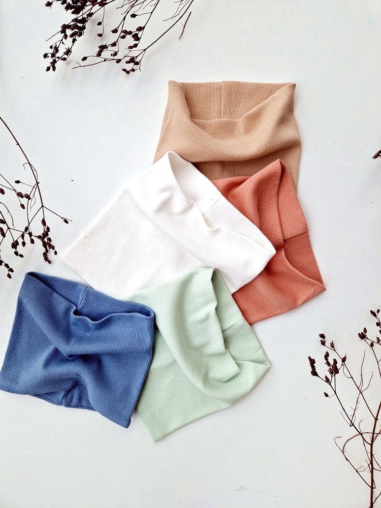 Czapka prążkowana DOUBLE BOWS kolory