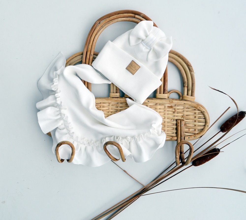 Czapka prążkowana śmietanka KOKARDKA