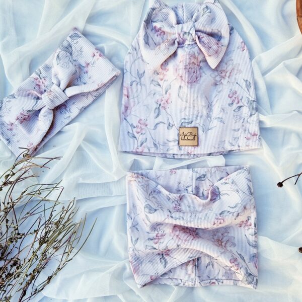 Czapka prążkowana ROMANTIC FLOWERS różne fasony