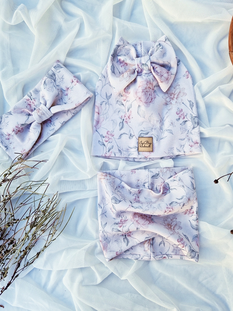 Czapka prążkowana ROMANTIC FLOWERS różne fasony