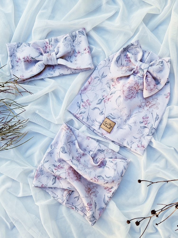 Czapka prążkowana ROMANTIC FLOWERS różne fasony