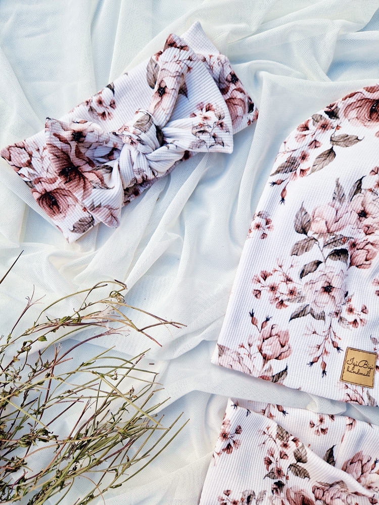 Czapka prążkowana ROSIE CREAM różne fasony