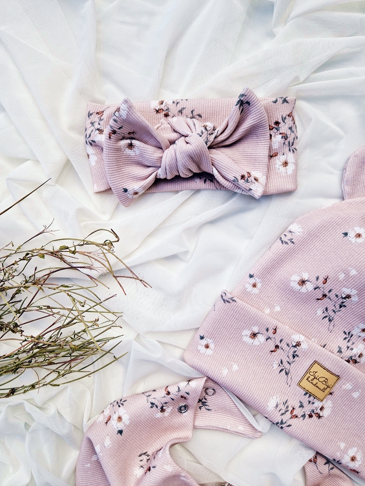 Czapka prążkowana WILD ROSES RÓŻ różne fasony