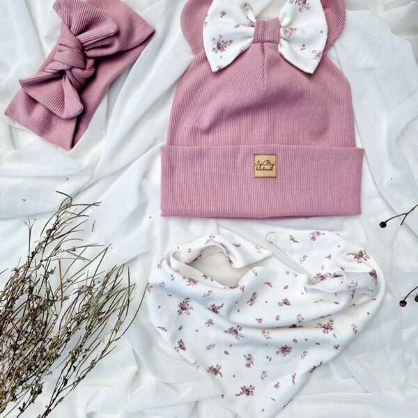 Czapka prążkowana JASNY BRUDNY RÓŻ I LITTLE FLOWERS różne fasony