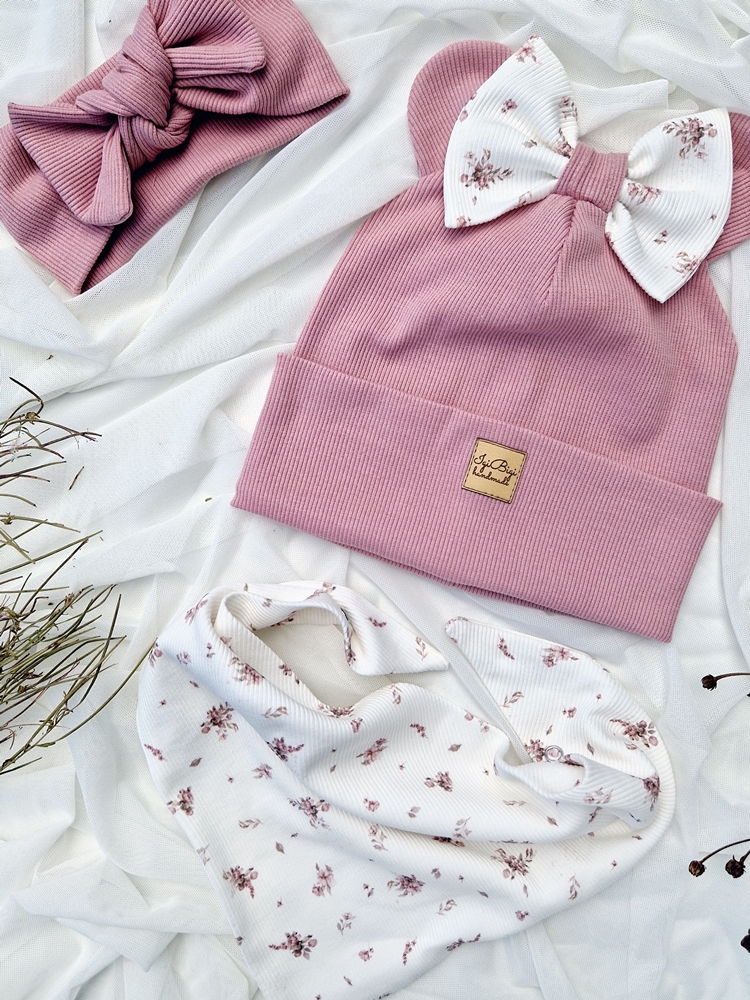 Czapka prążkowana JASNY BRUDNY RÓŻ I LITTLE FLOWERS różne fasony