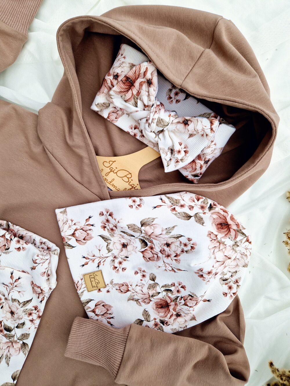 BLUZA BASIC falbanki FLORI z kapturkiem ORZECH