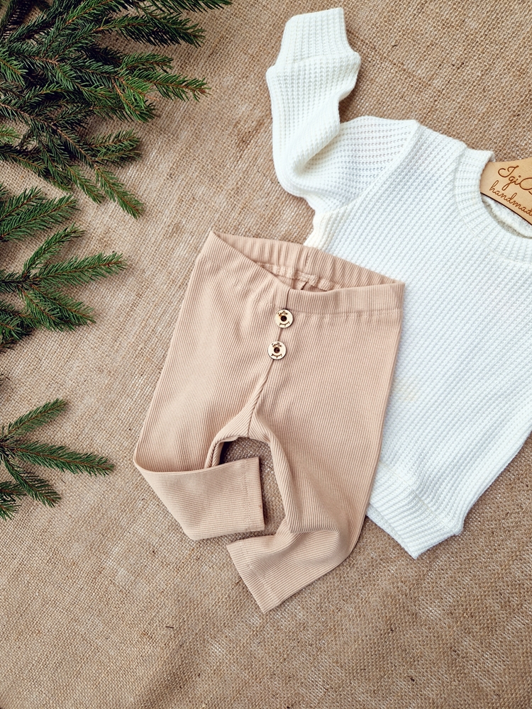 SWETEREK śmietanka +LEGGINSY GUZICZKI orzech/beż