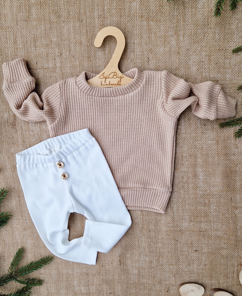 SWETEREK klasyczny beż +LEGGINSY GUZICZKI orzech/śmietanka