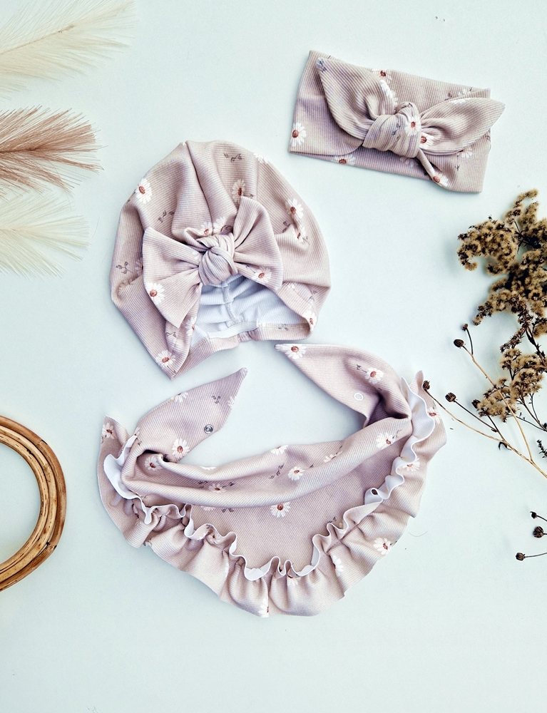 Czapka prążkowana STOKROTKI BEŻ