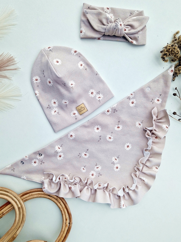 Czapka prążkowana STOKROTKI BEŻ