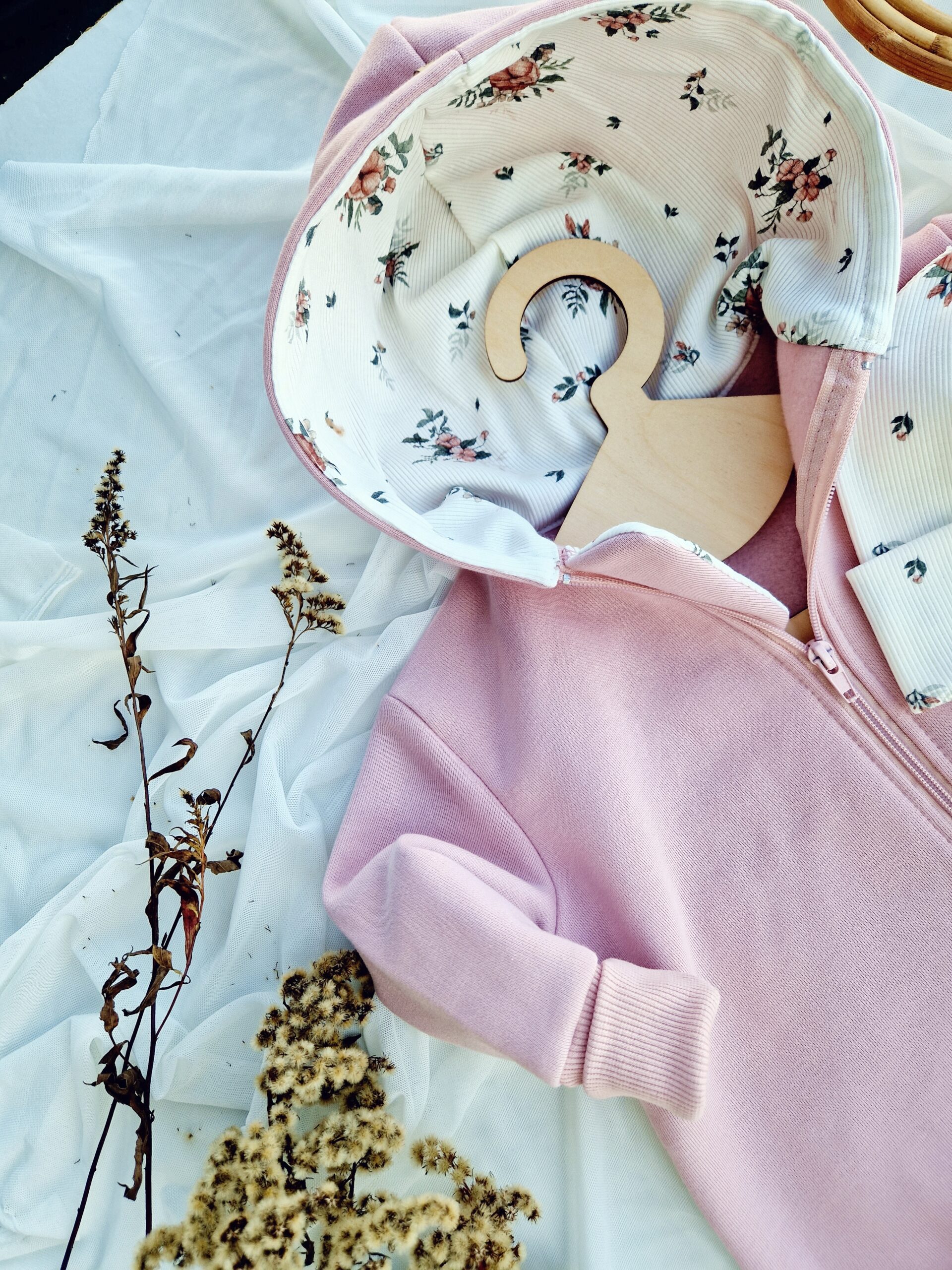 KOMBINEZON dresówka drapana BRUDNY RÓŻ little flowers