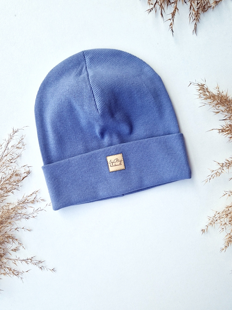 Czapka prążkowana BRUDNY NIEBIESKI - różne fasony