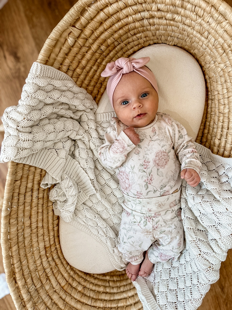 PRĄŻKOWANY KOMPLECIK body/bluzeczka + LEGGINSY z kokardkami ROMANTIC