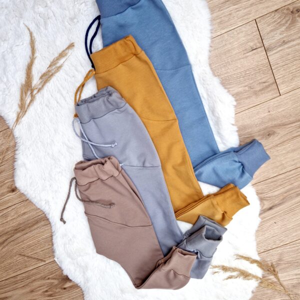 Spodnie chłopięce LOW kolory