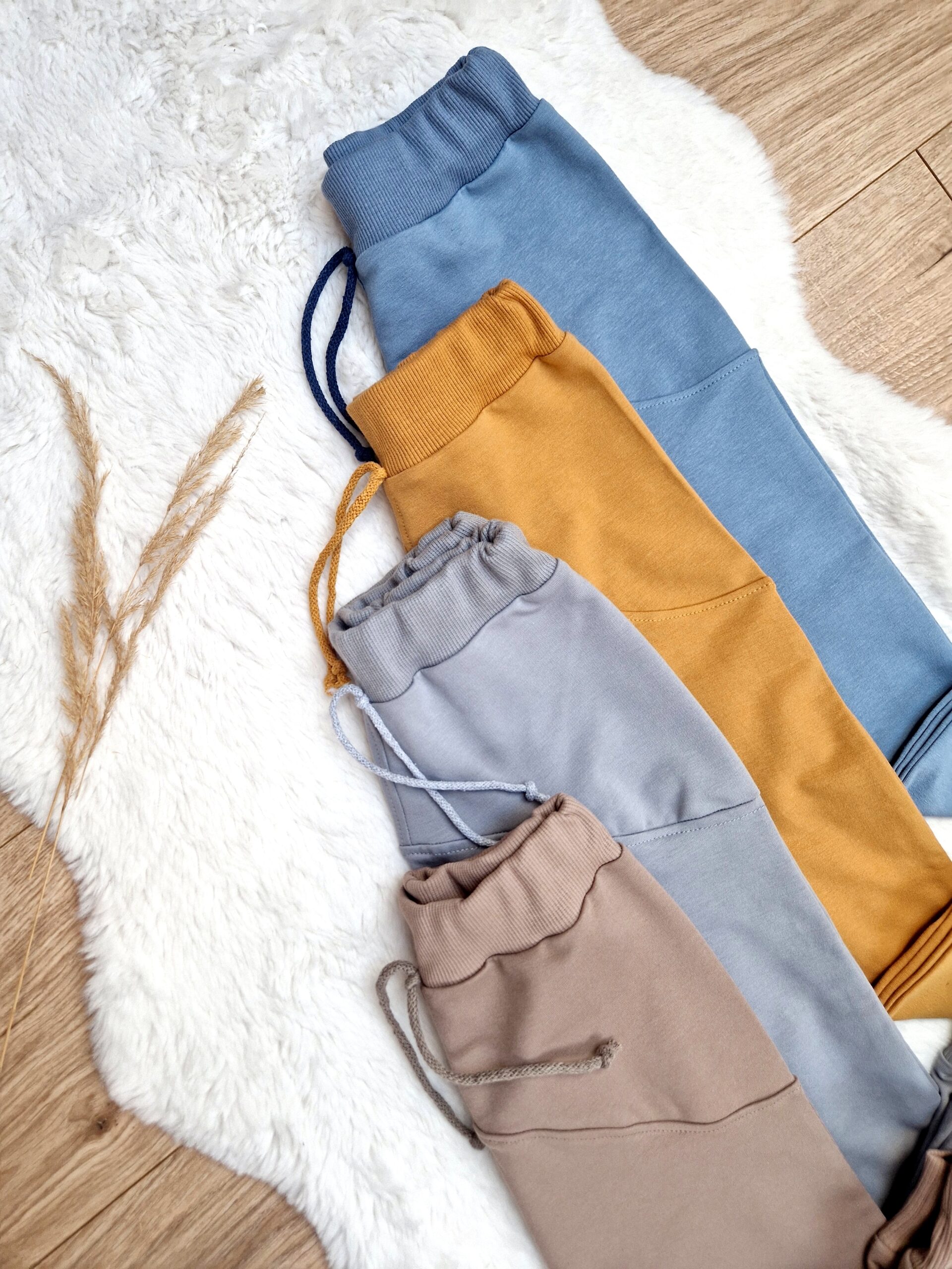 Spodnie chłopięce LOW latte