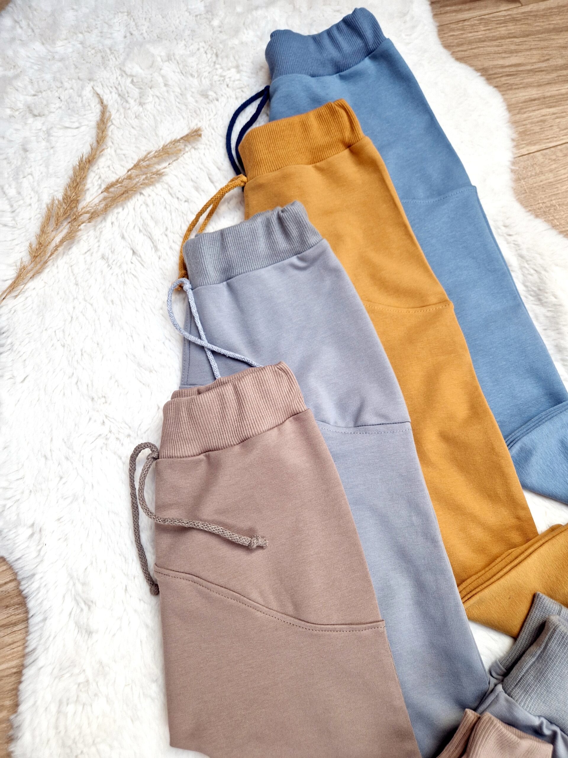 Spodnie chłopięce LOW latte