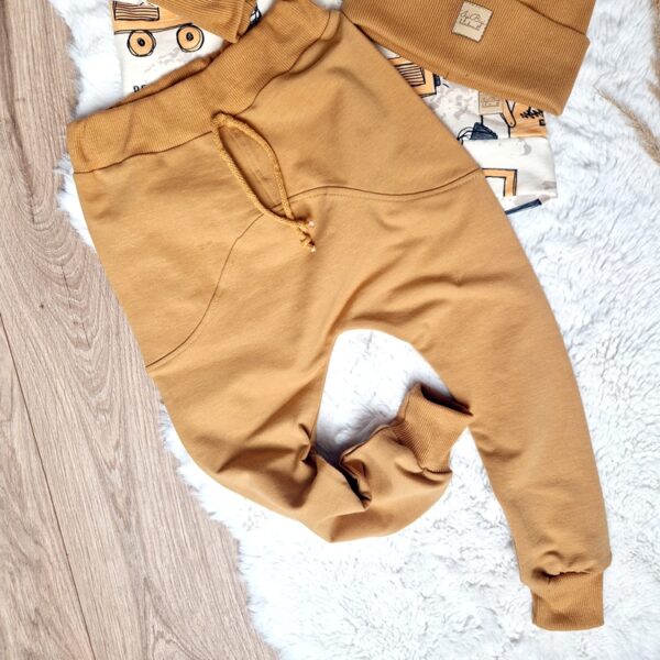 Spodnie chłopięce LOW musztarda