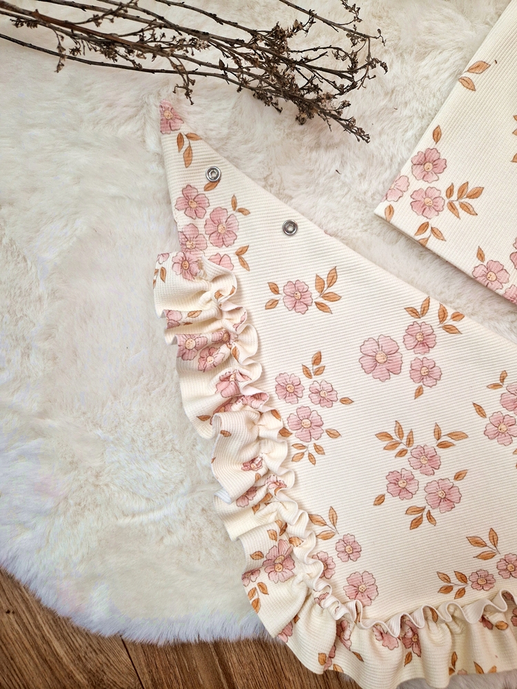 Czapka prążkowana RETRO DAISY krem fasony