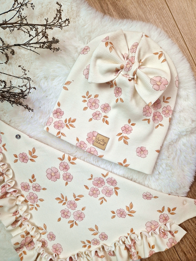 Czapka prążkowana RETRO DAISY krem fasony