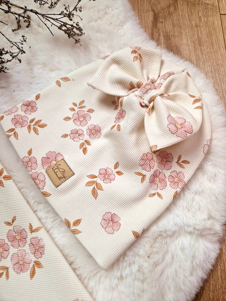 Czapka prążkowana RETRO DAISY krem fasony